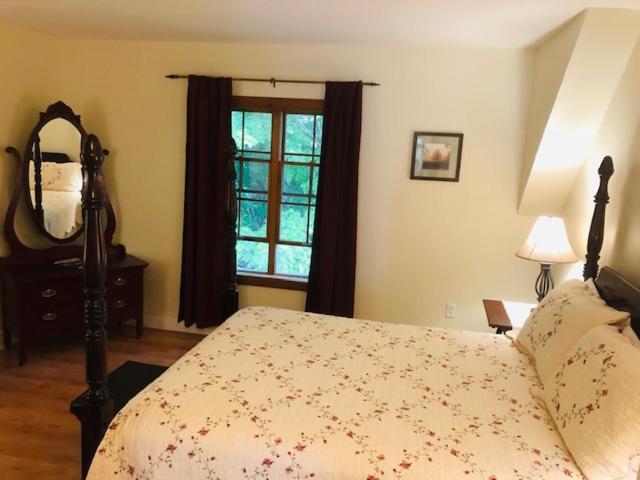 1854, The Maplegrove Inn Riverside Екстер'єр фото