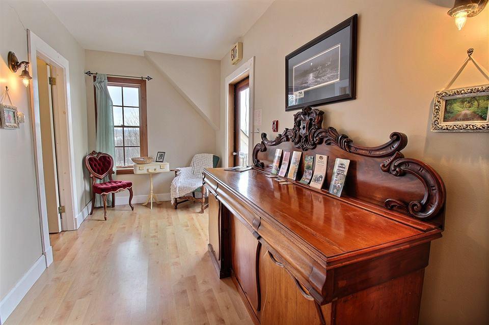 1854, The Maplegrove Inn Riverside Екстер'єр фото